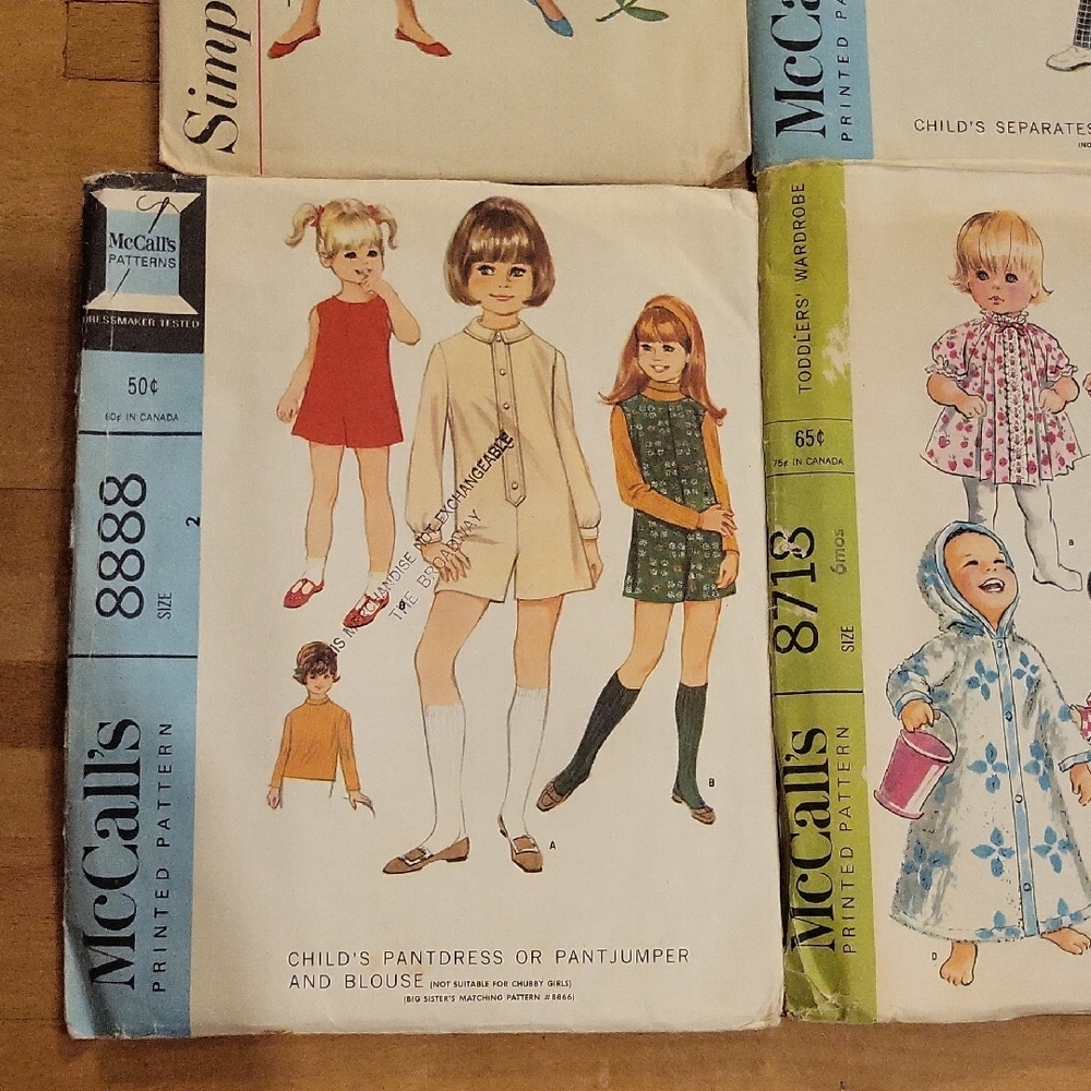 Simplicity Child's Pattern Set - White, Blue, Red - Picture 8 of 8
